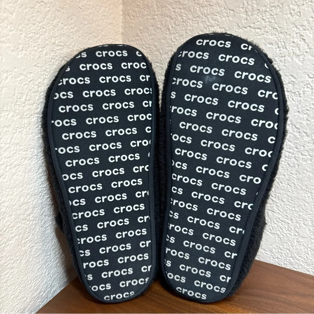 CROCS Classic Cozy Slipper Fleece Faux Fur Black Unisex Women‎ 12, Man 10 EUC
